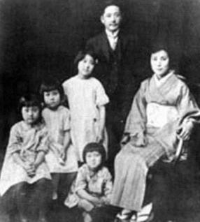 查品珍跟金庸是什么关系