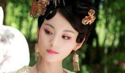 古代版的维密秀：宠妃躺在桌子上大臣交钱就能观看