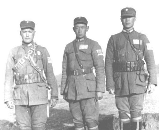 黄正诚被俘之后,陈赓送的书里面夹了什么东西