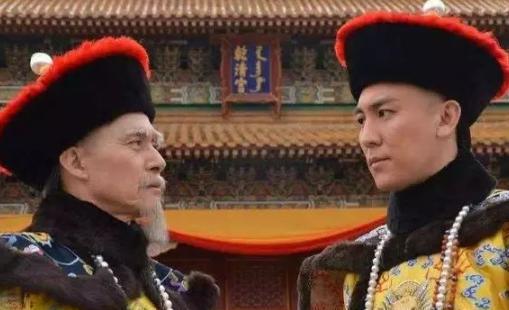 乾隆夜入军机处见一临时工在值班交谈后,立刻将其提拔为军机大臣