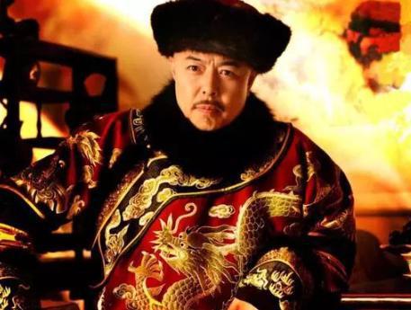 乾隆夜入军机处见一临时工在值班交谈后,立刻将其提拔为军机大臣