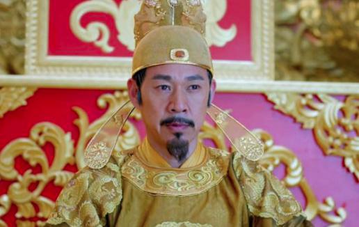 她出生时头发就长到脖子处，后来夫君成为开国皇帝