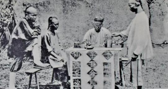 算命先生声称乾隆能活80岁，乾隆听到后将其立刻处死