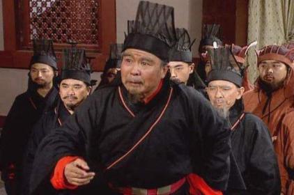 刘备的社会背景究竟有多大 你以为他真的是只是一个编草鞋的吗