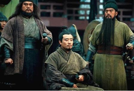 刘备的社会背景究竟有多大 你以为他真的是只是一个编草鞋的吗