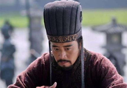 刘备的社会背景究竟有多大 你以为他真的是只是一个编草鞋的吗