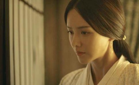 她是曹操妻妾，勾搭亲卫却没被杀死