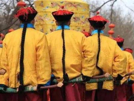 嘉庆身边侍卫有一百多人 被刺之时身边只有六个人救驾