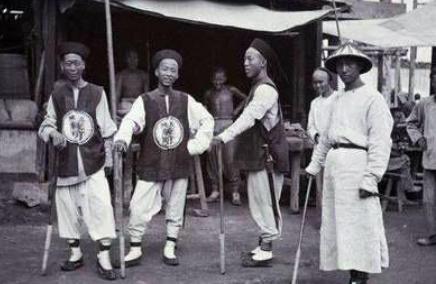 嘉庆身边侍卫有一百多人 被刺之时身边只有六个人救驾