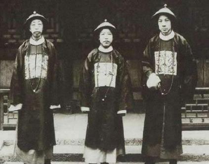 清朝一品官员年薪是多少呢 换做现在是多少钱呢