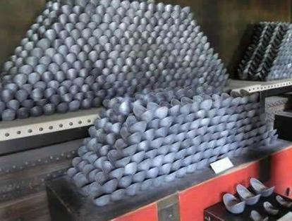 清朝一品官员年薪是多少呢 换做现在是多少钱呢