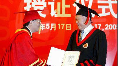 李光耀做出的成就有哪些 有关于人物的评价是什么样的