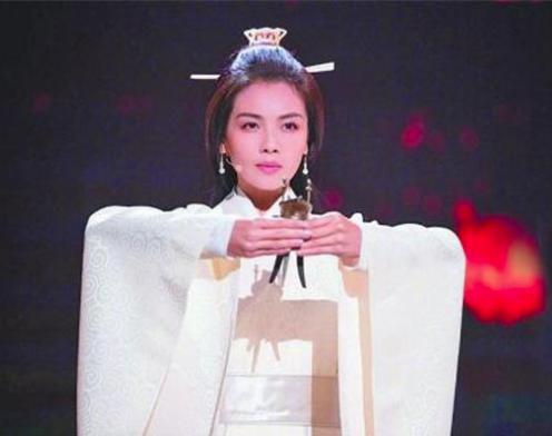 她打下半壁江山，死后被丈夫许配给国王