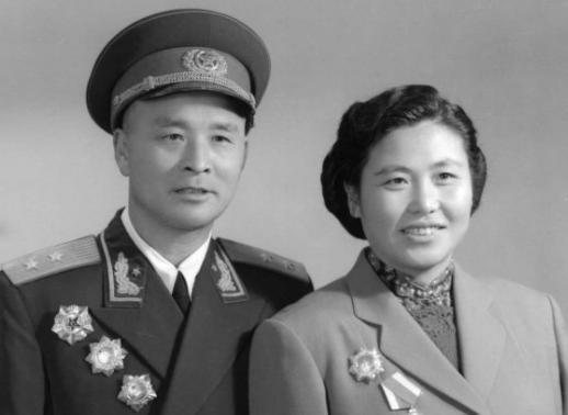 梁从学跟陈毅是什么关系