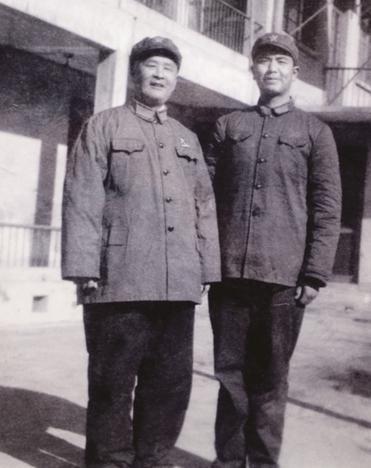 梁从学跟陈毅是什么关系