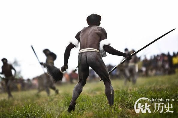 印尼原始部落居然也有军演 大开眼界