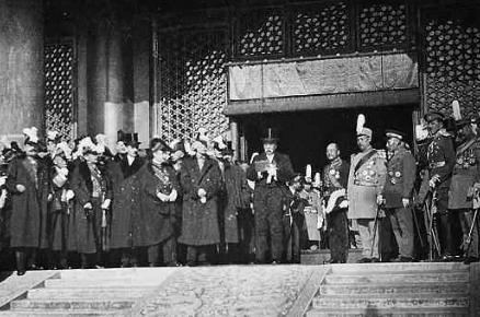 袁世凯复辟的时局的关键在什么地方 西南还是东南