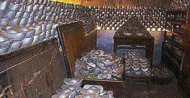 康熙给雍正留下百万，雍正给乾隆留下千万家产，乾隆给嘉庆留了个人！