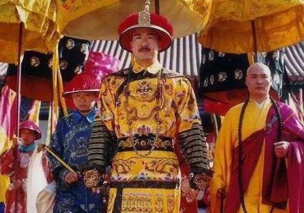 康熙给雍正留下百万，雍正给乾隆留下千万家产，乾隆给嘉庆留了个人！