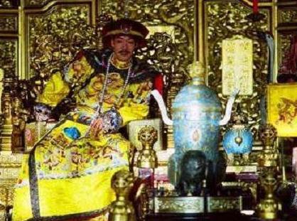 乾隆当上太上皇为何抓住权利不放呢 原因出在什么地方
