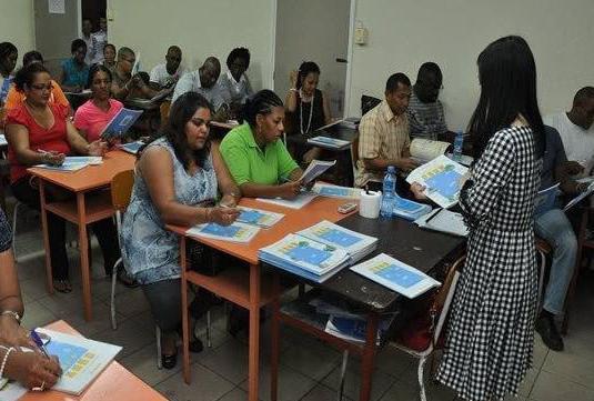 这个南美洲国家将汉语定为国语，至今还保留中国传统习俗