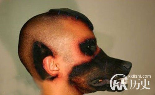 胆小勿看!实拍男子整容成狗头全程