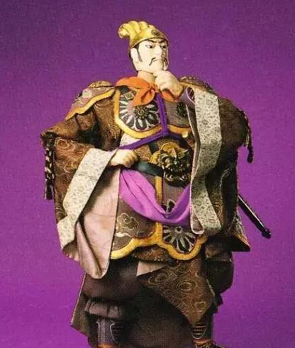 孔融得罪过何进，违背过董卓袁绍，最后怼曹操结果全家被曹所杀