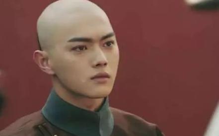 乾隆时期比和珅更得宠的权臣不爱女人不爱钱,权力仅一人之下