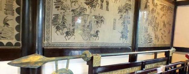 身骑一米八重型马，单手持百余斤铁枪，要几个关羽才能打赢项羽