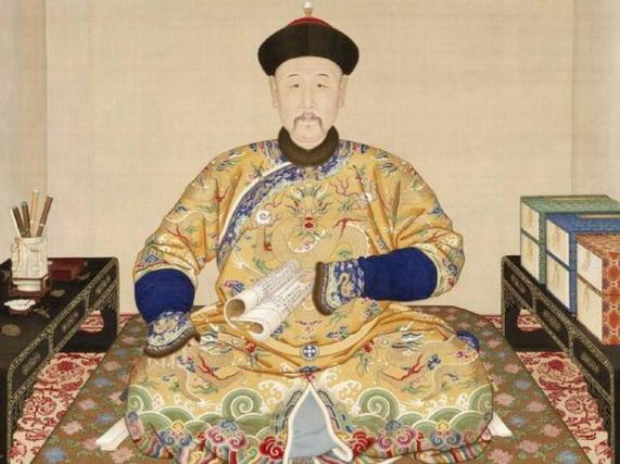 他是康熙的一等侍卫，读书生活贯穿他的一生