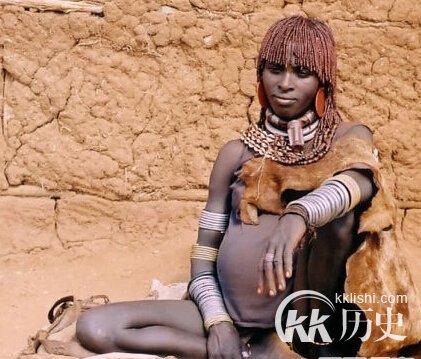 揭秘全球18个最怪异奇特的民族 只喝血不吃肉的民族