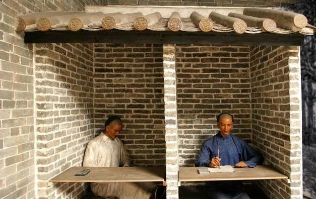 清朝乡试时一奇葩的“习俗” 考官吃剩的食物竟成了考生抢夺的对象