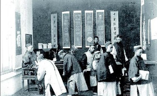 清朝乡试时一奇葩的“习俗” 考官吃剩的食物竟成了考生抢夺的对象