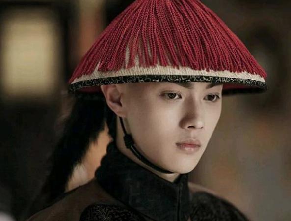 乾隆曾最宠信的两个大臣,如果他在和坤还敢贪污吗