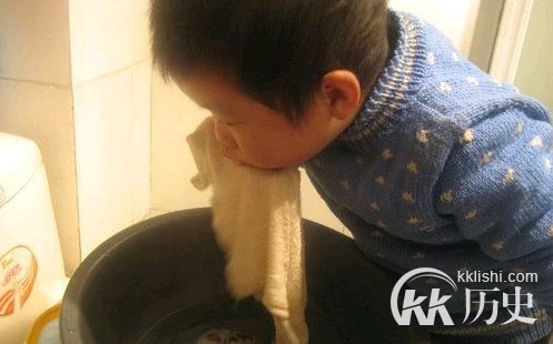 从小被骗!中国小孩一直信以为真的36个谎言