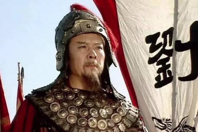 关羽对马超黄忠为何不满