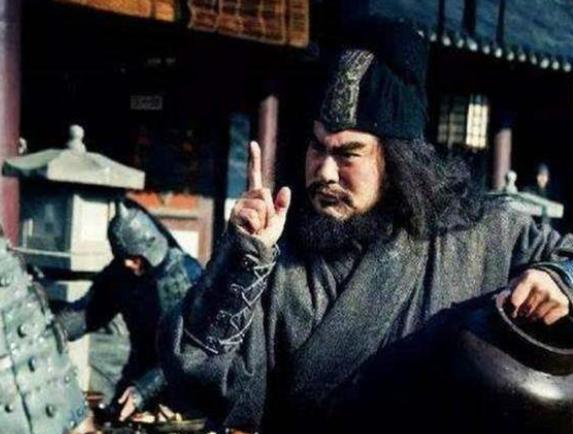 关羽对马超黄忠为何不满