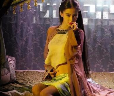 古代穿内衣已经有很久的传统 肚兜在清朝并不是女人的专利