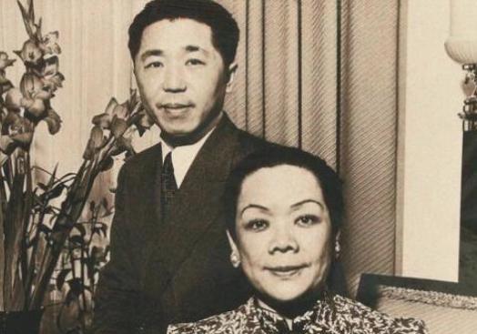 他是近代著名外交官，最后娶了大他22岁的外国夫人