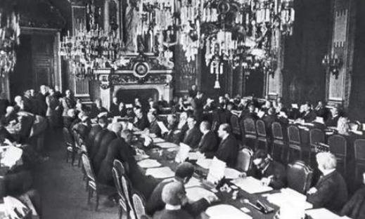 他是近代著名外交官，最后娶了大他22岁的外国夫人