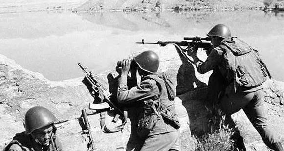 前苏联入侵阿富汗付出的代价有多大?最终又得到了什么