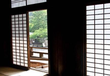 古代窗户都是纸做的 难道不怕下雨天吗