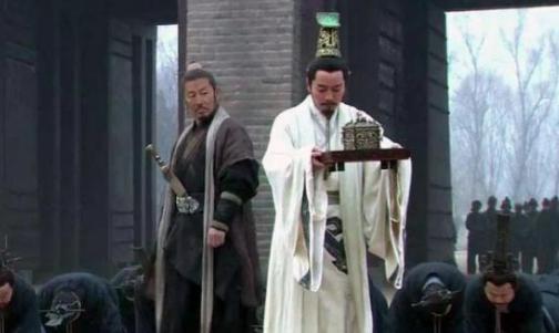 子婴向刘邦投降的根本原因是什么