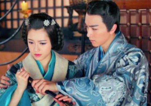 农夫自称前太子，大臣一巴掌解决难题