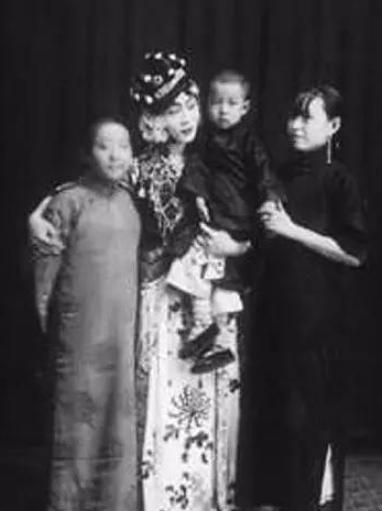 揭秘:京剧大师荀慧生与吴小霞的凄美之恋