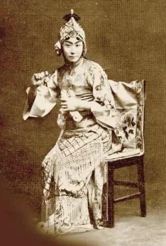 揭秘:京剧大师荀慧生与吴小霞的凄美之恋