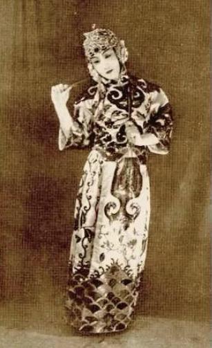 揭秘:京剧大师荀慧生与吴小霞的凄美之恋