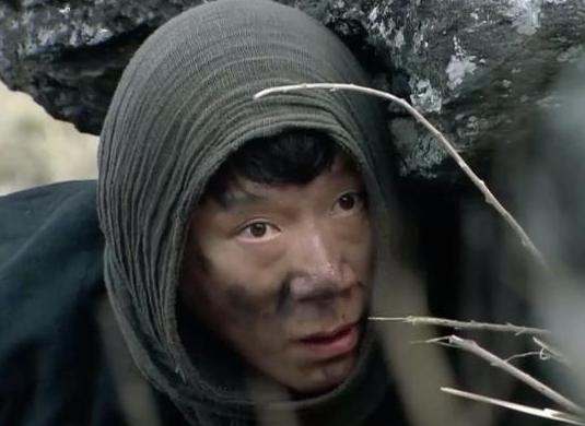 电视中的土匪都是大口喝酒吃肉