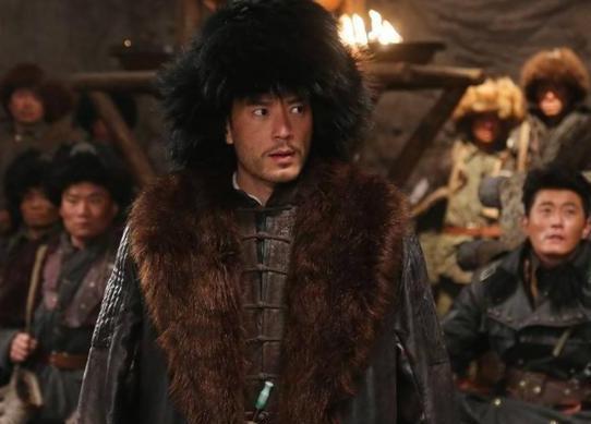 电视中的土匪都是大口喝酒吃肉