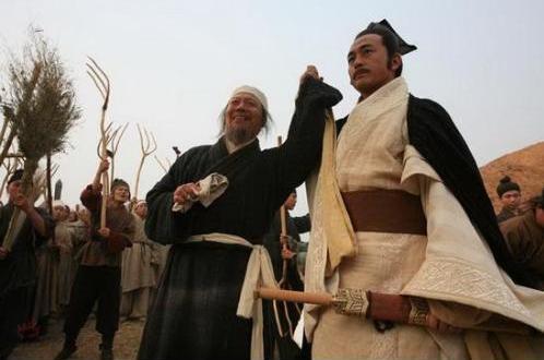 商鞅变法规定,在17岁后,禁止父子兄弟同宅居住,这是为何?